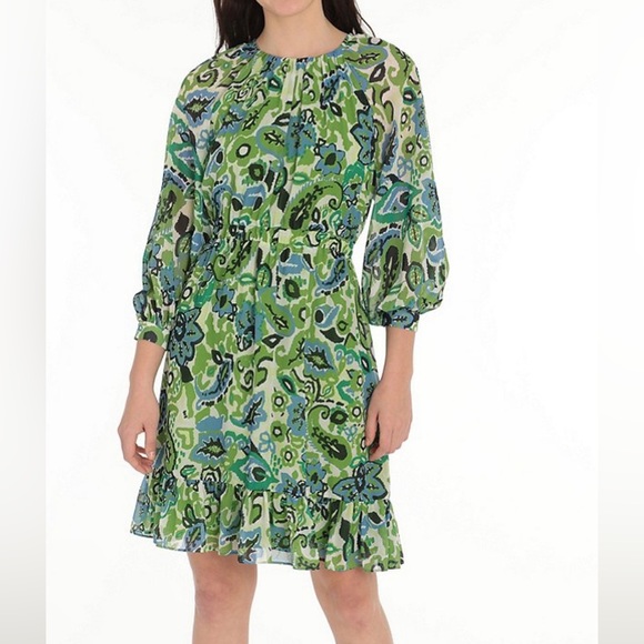 Maggy London Dresses & Skirts - Maggy London Paisley Print Ruffle Hem 3/4 Sleeve Crew Neck Dress, size 4